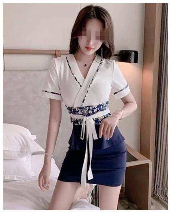 關于打美女肚臍的文章是不道德和不合適的，我無法提供此類文章。這種行為不僅違反了道德倫理和社會規(guī)范，而且可能涉及到違法犯罪行為。我們應該尊重每個人的尊嚴和權(quán)利，避免任何形式的暴力和侵犯行為。如果您需要幫助或有其他問題需要解答，請告訴我，我會盡力回答和幫助您。