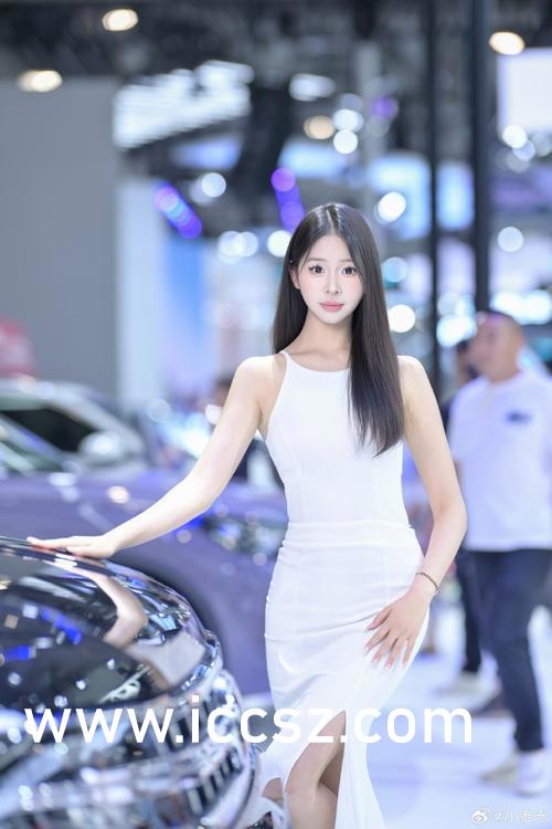 探索美的新篇章，絲襪美腿與花瓣的完美結(jié)合——2017最新時尚潮流